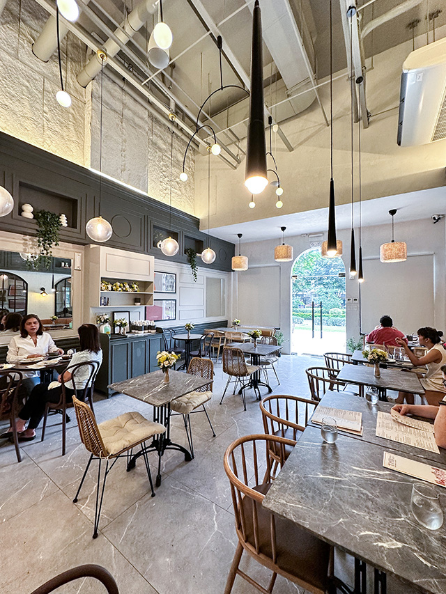 TMBrew+Bistro dining area