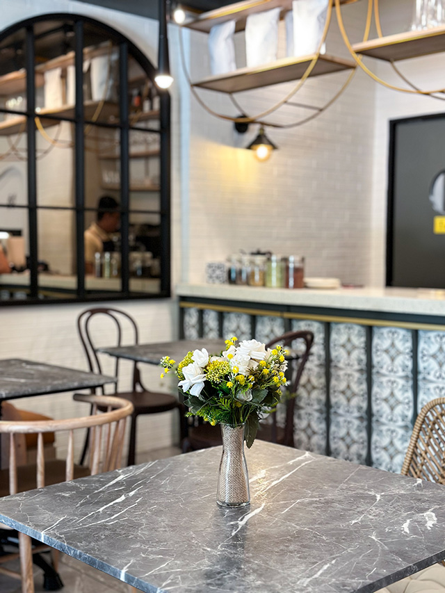 TMBrew+Bistro bar and kitchen area